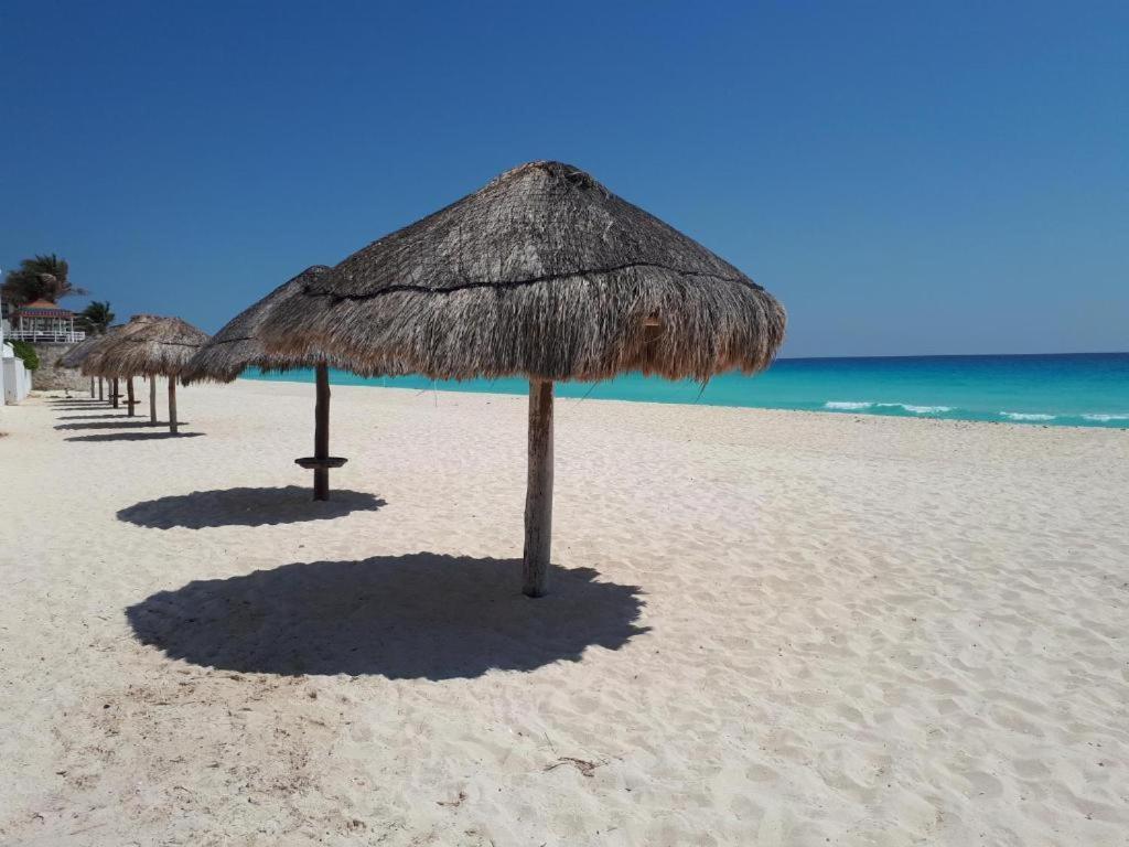 Departamentos Al Lado Del Mar En Zona Hotelera カンクン エクステリア 写真